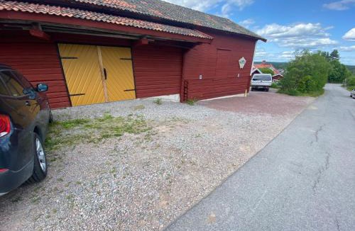 Rattvik Apartment | Nära centrum med sjöutsikt -Korsgården
