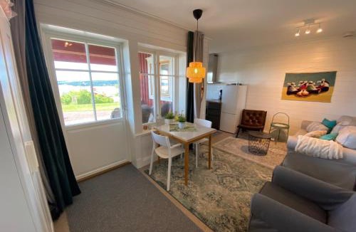 Rattvik Apartment | Nära centrum med sjöutsikt -Korsgården