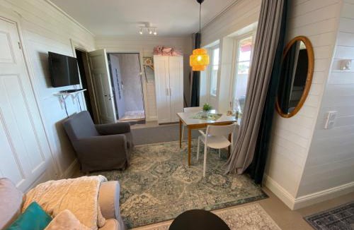 Rattvik Apartment | Nära centrum med sjöutsikt -Korsgården
