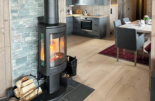 Sigdal Municipality House | Nature-close cabin by the water