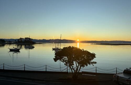 Stepneyville Apartment | Nelson Harbour Light Waterfront Apartment
