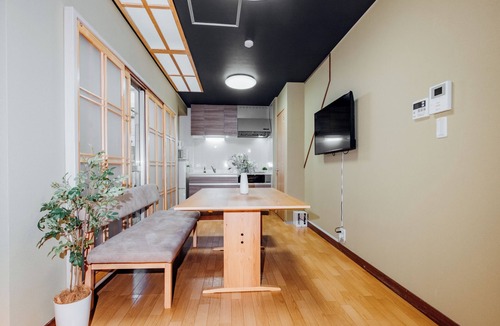 Naniwa House | NEWOPEN Campaign now convenient transportation 1 stop from Namba, 5 min walk from Daikokucho station 4 rooms +2 toilets 2 shower rooms spacious accommodations