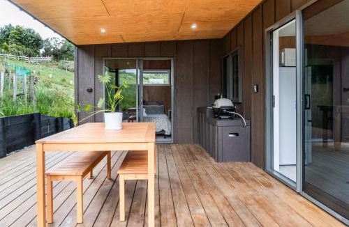 Raglan House | Ngahere Views - Rural Cabin 5 min drive to Raglan township