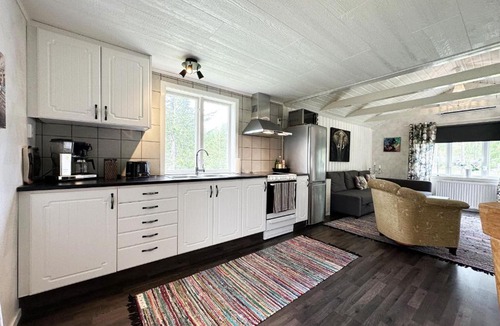 Timmersdala House | Nice holiday home by the lake Vristulve