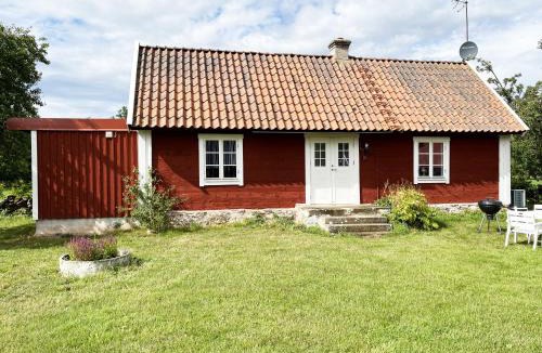 Rapplinge House | Nice holiday home on Oland with grazing sheep in the surroundings