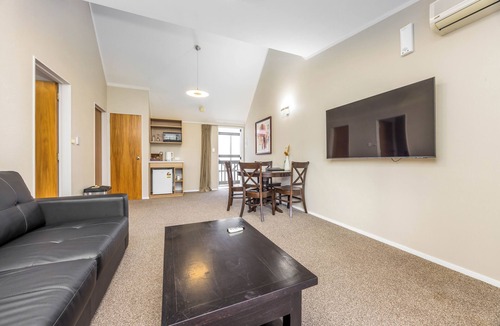 Wainui Cabin | Northridge Golf Resort