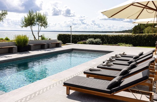 Aspet Villa | Oakvale Villa Sand