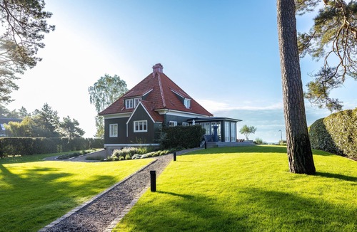 Aspet Villa | Oakvale Villa Sand