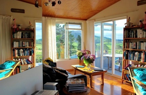 Whangarei Heads House | Ocean Beach Hideaway + Chalet