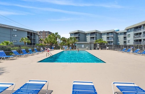 North Myrtle Beach Apartment | Ocean View 2BR First-Floor Cherry Grove Sea Cabin 125-B