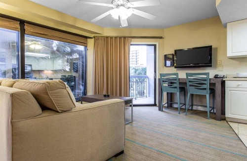 Downtown Myrtle Beach Resort | Oceanfront 1BR Deluxe at SeaGlass Tower – Myrtle Beach Views & Resort Pools