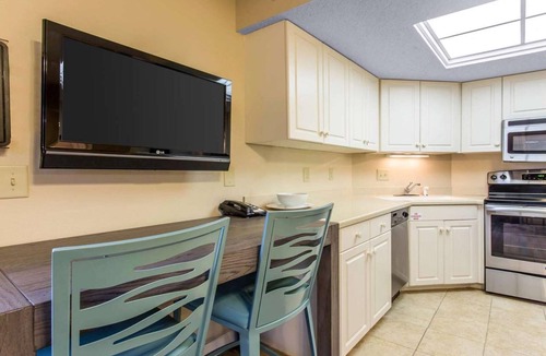 Downtown Myrtle Beach Resort | Oceanfront 1BR Deluxe at SeaGlass Tower – Myrtle Beach Views & Resort Pools
