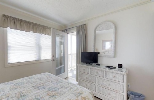 Crescent Beach Apartment | Oceanfront Corner 3BR 1st Floor Easy BeachPool Access Palmwood Villas 110