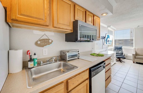 Myrtle Beach Condo | Oceanfront Corner, Low Floor, Ocean Annies, Pools!