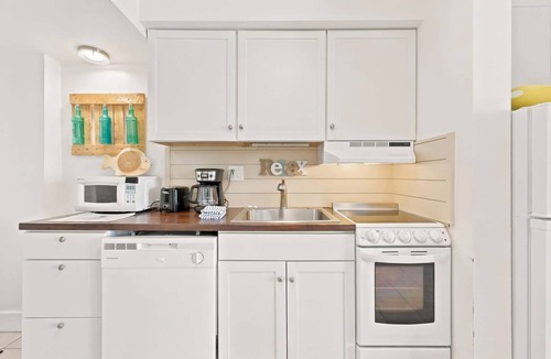 Crescent Beach Condo | Oceanfront in Heart of N Myrtle Beach with Pool
