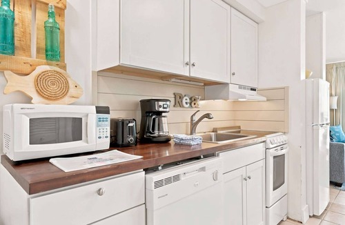 Crescent Beach Condo | Oceanfront in Heart of N Myrtle Beach with Pool