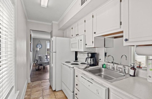 Central Myrtle Beach Condo | Oceanfront Resort 2Br Condo Pools and Hot Tubs