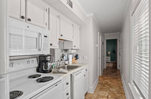 Central Myrtle Beach Condo | Oceanfront Resort 2Br Condo Pools and Hot Tubs