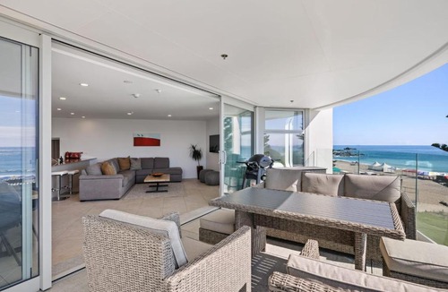 Mount Maunganui Apartment | Oceanside Bliss - Absolute Beachfront - Uninterrupted Ocean Views with Pool