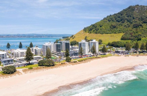 Mount Maunganui Apartment | Oceanside Bliss - Absolute Beachfront - Uninterrupted Ocean Views with Pool
