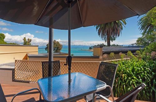Britannia Heights House | On The Rocks