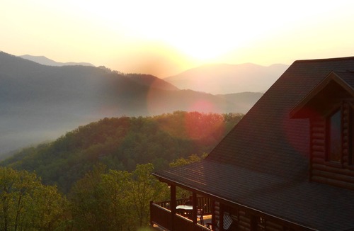 Whittier Cabin | "Over the Edge" Cabin with Amazing Views! Last minute July 16th-20th discount !