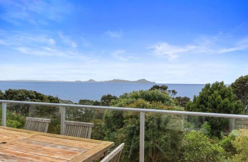 Langs Beach House | Pacific Views - Langs Beach Holiday Home