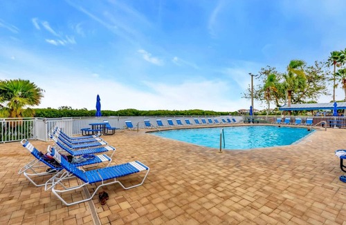 Ruskin Apartment | Palm Terrace Waterfront Htd Pool Hot Tub Tennis