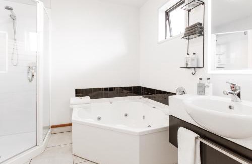 Nelson Hotel | Palms Motel