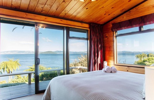 Hamurana House | Panoramic Lake Views | Spacious & Relaxed with Private Beach