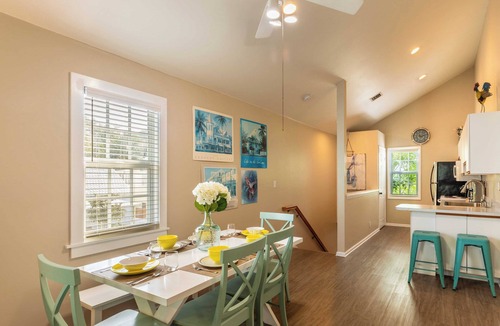 Truman Annex House | Parrot Perch by Avantstay Old Town Key West w/Shared Pool Month-long Stays Only