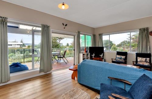 Karkari Peninsula House | Patsy Cottage - A Charming 1960s Kiwi Bach near Kaitaia