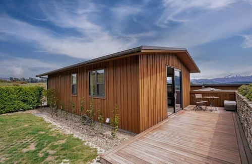 Wanaka Apartment | Peaceful Retreat - With Hot Tub