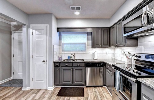 Alpharetta House | "Peachtree Haven", Single story duplex. Dine in downtown Alpharetta/shop Avalon