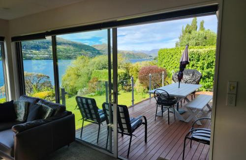 Kelvin Heights House | Peninsular Lakefront