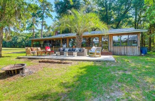 Ruffin House | Pet-Friendly Ehrhardt Home w/Private Pond & Yard!