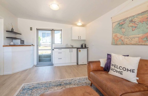 Pohara Cabin | Pohara's Beachside Gem