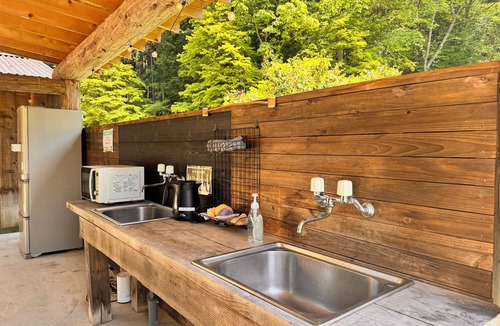 Urugi House | Polepole Village