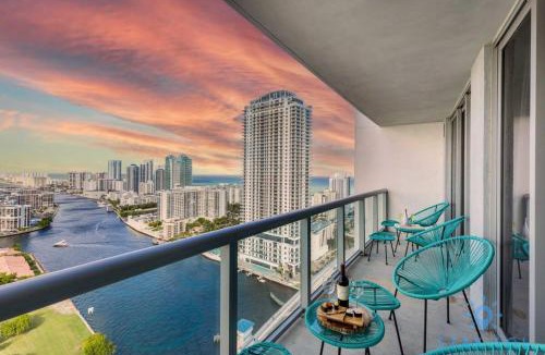 Hallandale Beach Hotel | Pool - Infinity View - Balcony - Gym - Near Beach