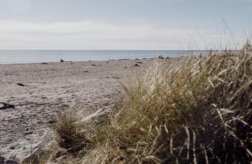 Hokitika House | Prime Beachfront - Sunsets, Space & Serenity