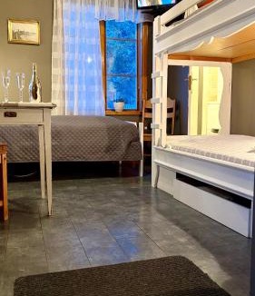 Mora Bed & Breakfast | Prinsgården B&B rum stugor