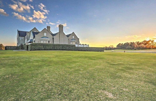 Red Hill Condo | Private 2 Bedroom Condo in Myrtle Beach with Pool on Golf Course!