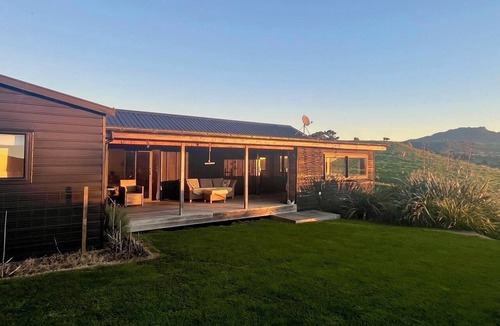 Raglan Cottage | Private cosy self contained Sunset Cottage