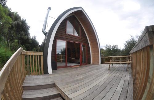 Raglan Ski Chalet | Private cozy timber chalet with fireplace