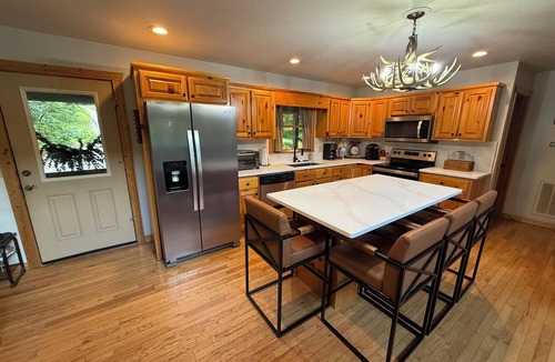 Murphy Cabin | Private Creekside Mountain View Retreat - Hot Tub/Game Room/Fire Pit