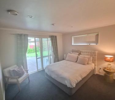 Rolleston House | Private Ensuite Room