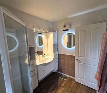Rolleston House | Private Ensuite Room