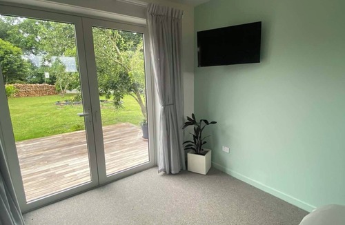 Timaru Apartment | Private, peaceful, spacious accommodation for two 10 minutes from central Timaru