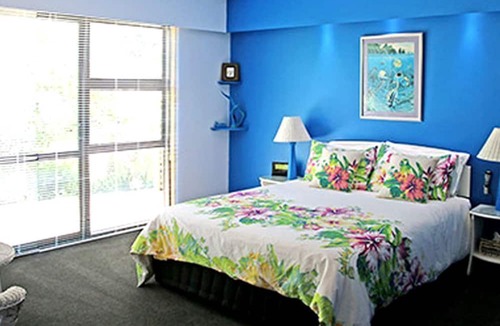 Collingwood Cabin | Private Room with Tropical Decor near Wharariki Beach, New Zealand