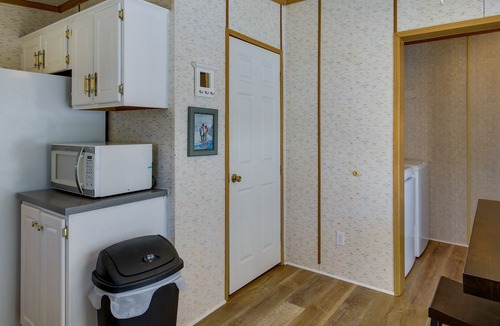 Hollands Landing House | Prosperity Vacation Rental ~ 1 Mi to Lake Murray!